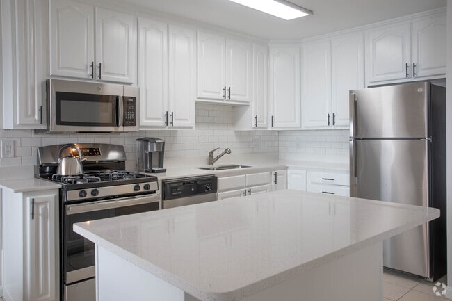 2 BD, 1 BT - Cove