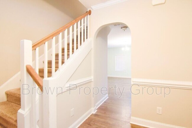 Building Photo - 129 Stonebriar Ave