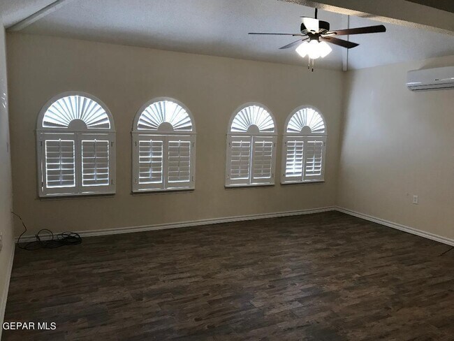 Foto del edificio - 11321 Crater Lake Ave