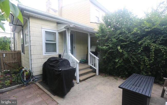 Building Photo - 116 Ellis St