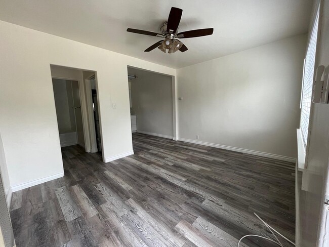 Foto del interior - 2437 S. Centinela Ave