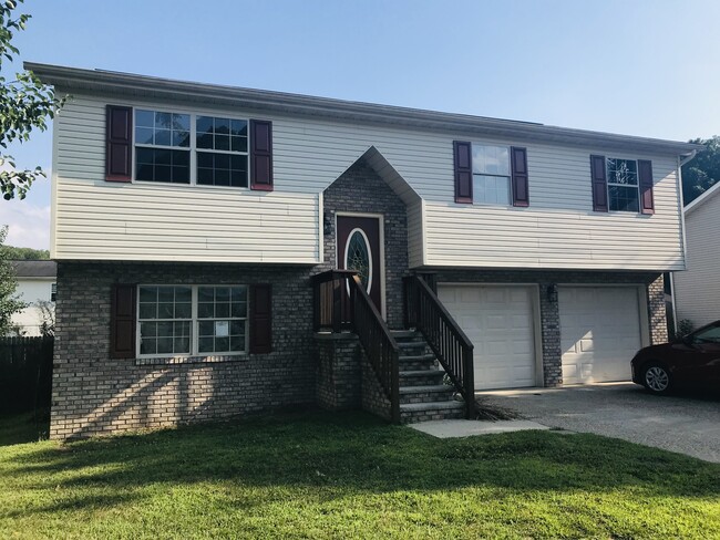 Building Photo - 3 Indian Trail