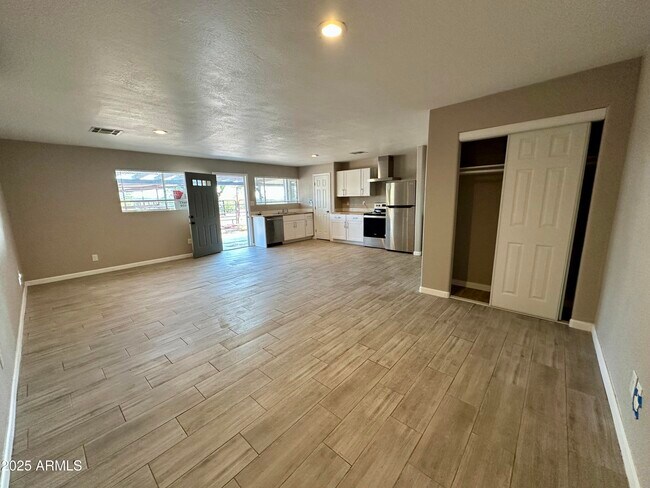 Foto del edificio - 35211 N 49th St