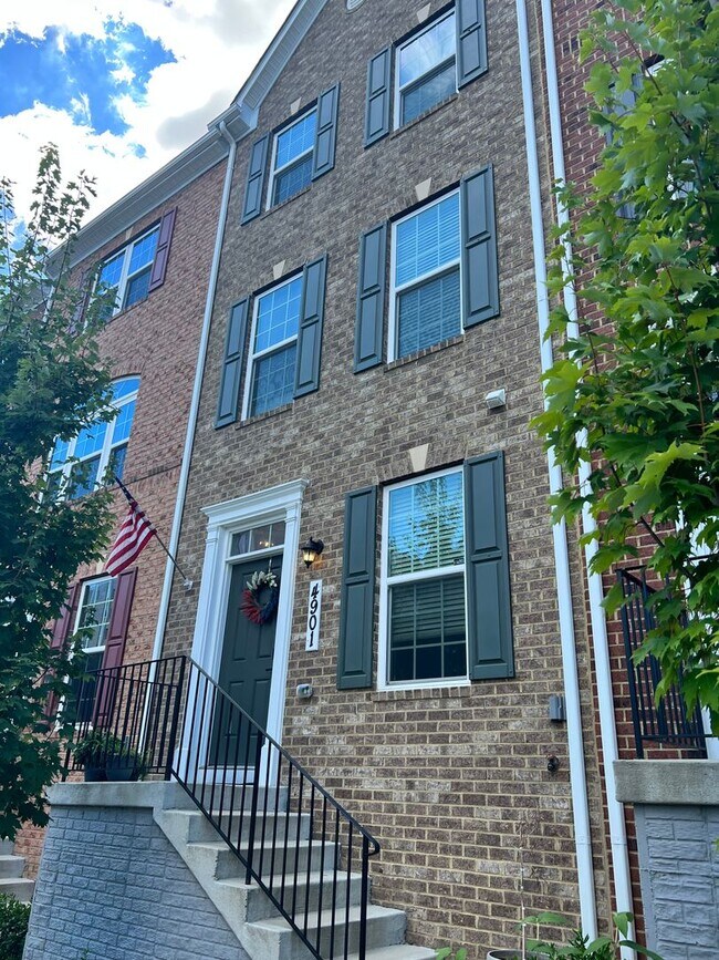 Building Photo - Beautiful 3 BR / 3.5 BA Townhome in Avondale Ridge!