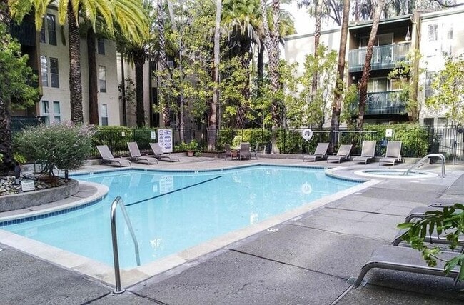 Foto del edificio - 175 Sierra Dr