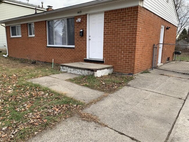 Building Photo - 1419 McCarthy St