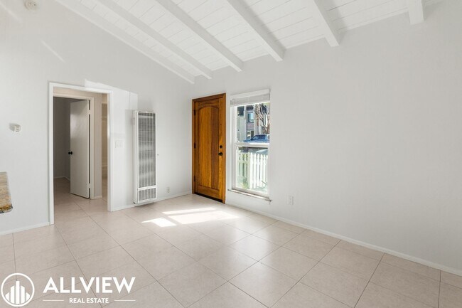 Foto del edificio - Large 1 Bed/1 Bath Available in Huntington...