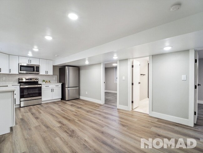 Building Photo - Basement level 2 Bedroom Home in Denver