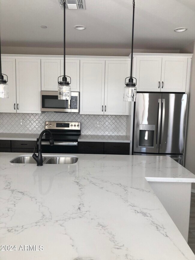Building Photo - 2675 S Balsam Dr