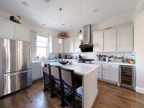 Building Photo - 939 Queen Annes Rd