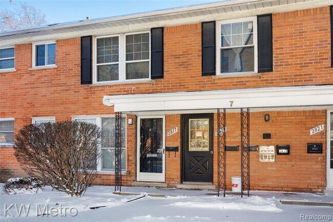 Foto del edificio - 2817 W 13 Mile Rd