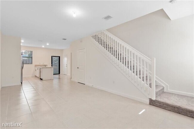 Foto del edificio - 3 br, 2.5 bath Townhome - 520 SW 19th Ter