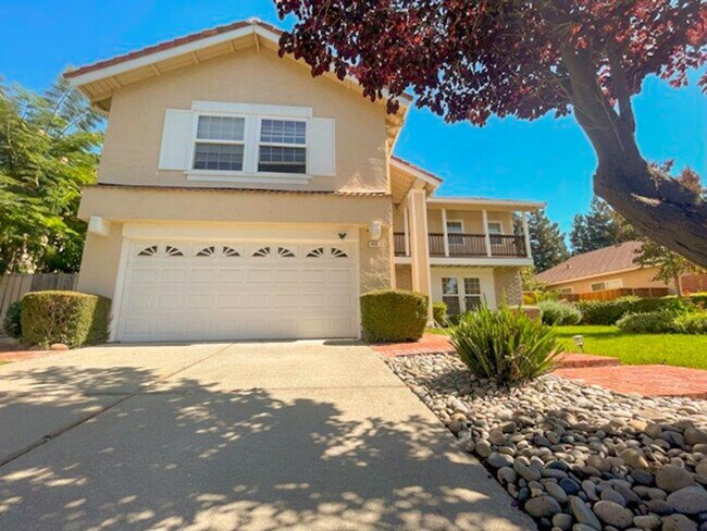 Foto del edificio - Spectacular 4 bedroom 2.5 bath home in the...