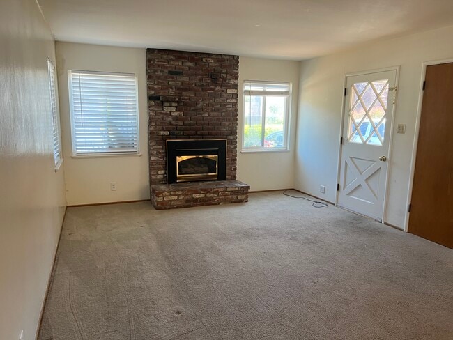 Building Photo - 3270 Hillview Ln