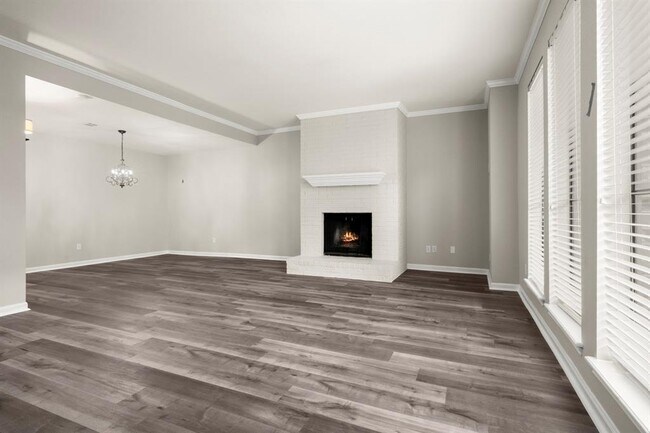 Building Photo - 1521 Bering Dr