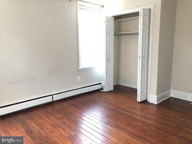 Building Photo - 3550 Scotts Ln