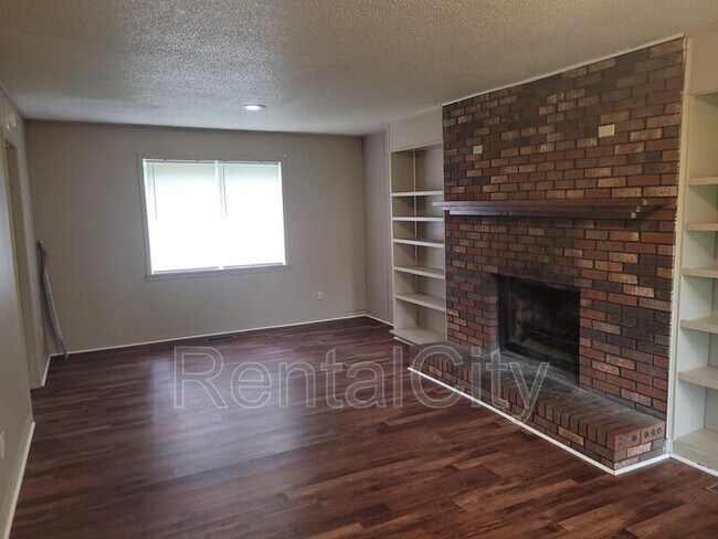 Building Photo - 1590 Upper Finley Rd