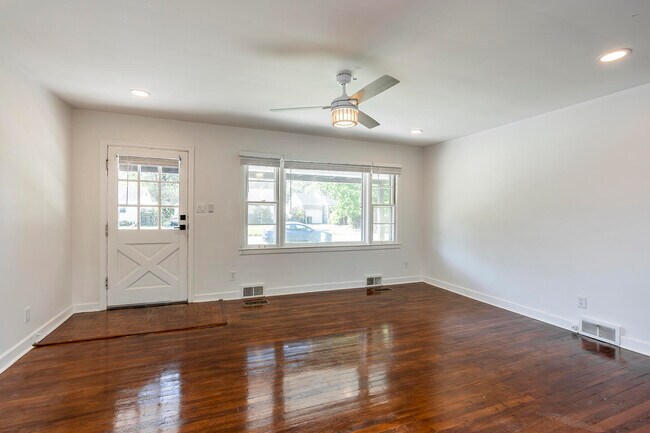 Foto del edificio - 491 Stratford Dr