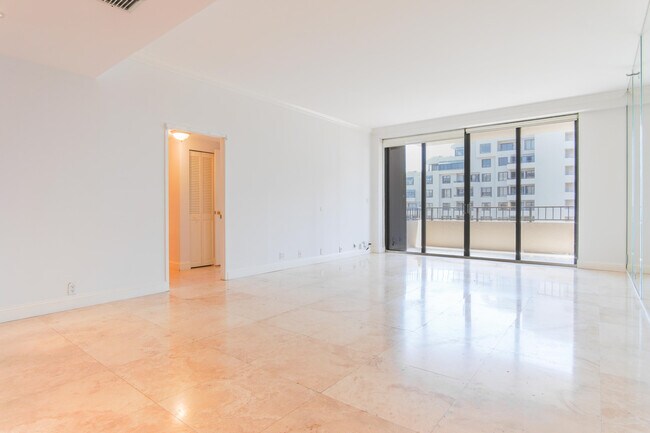 Foto del edificio - 251 Crandon Blvd