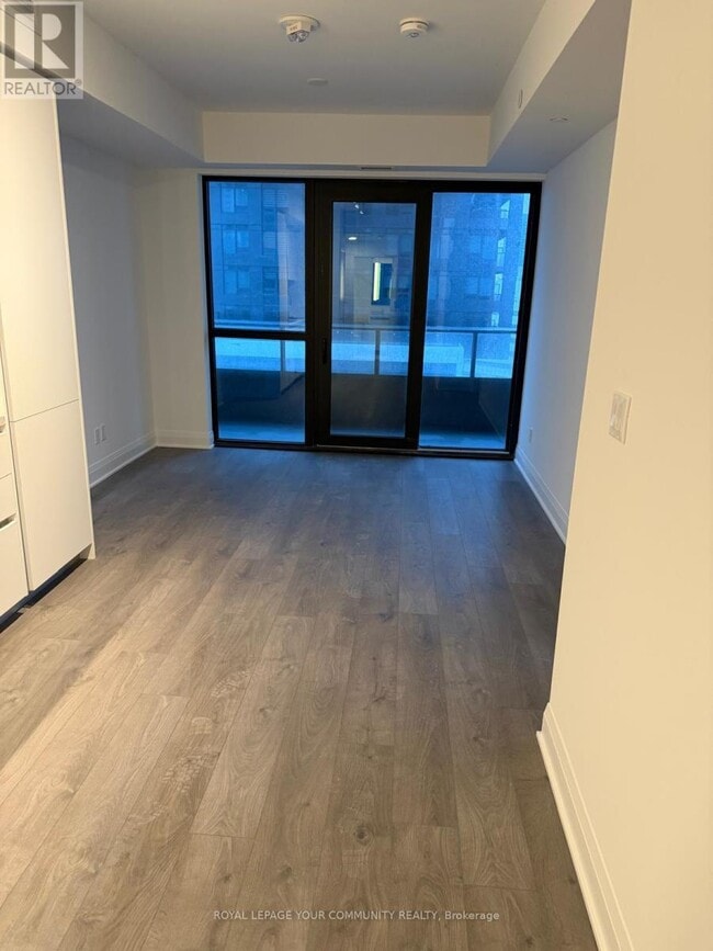 Photo du bâtiment - 2 Erskine Rd