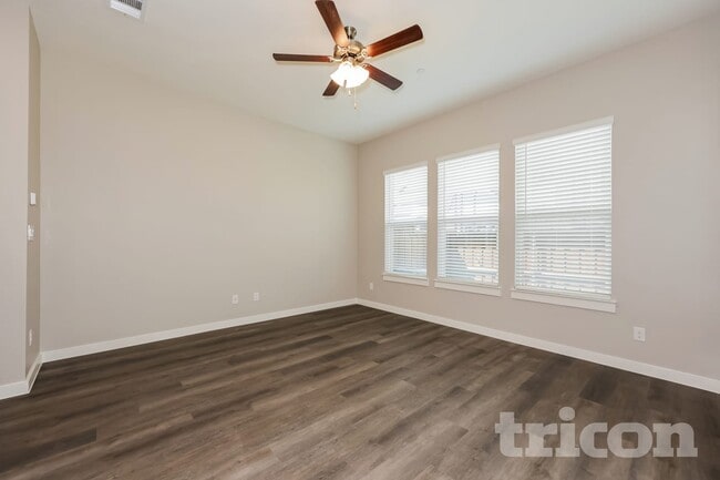Interior Photo - Tricon Garland