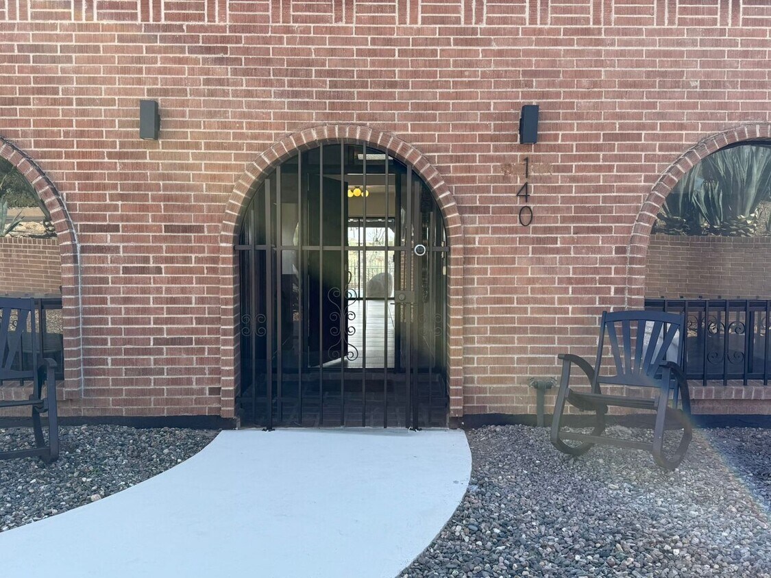 Foto principal - 1402 E Big Rock Rd