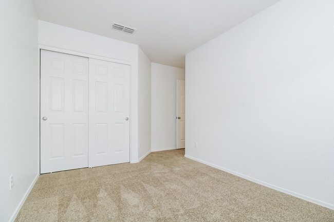 Building Photo - 14924 W Lamoille Dr
