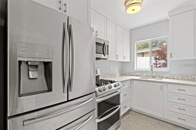 Building Photo - 2528 Boca Ciega Dr N
