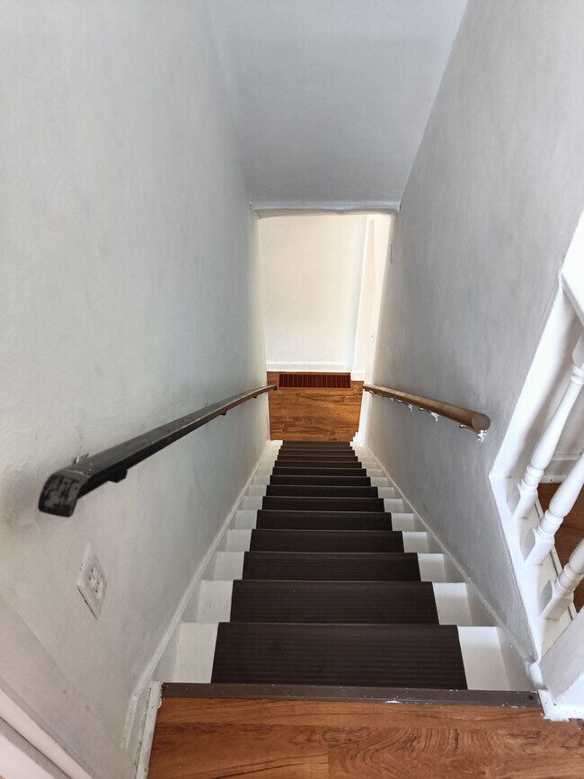 Foto del edificio - 369 Mayville Ave