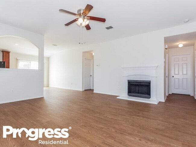 Building Photo - 506 Eisenhower Ln