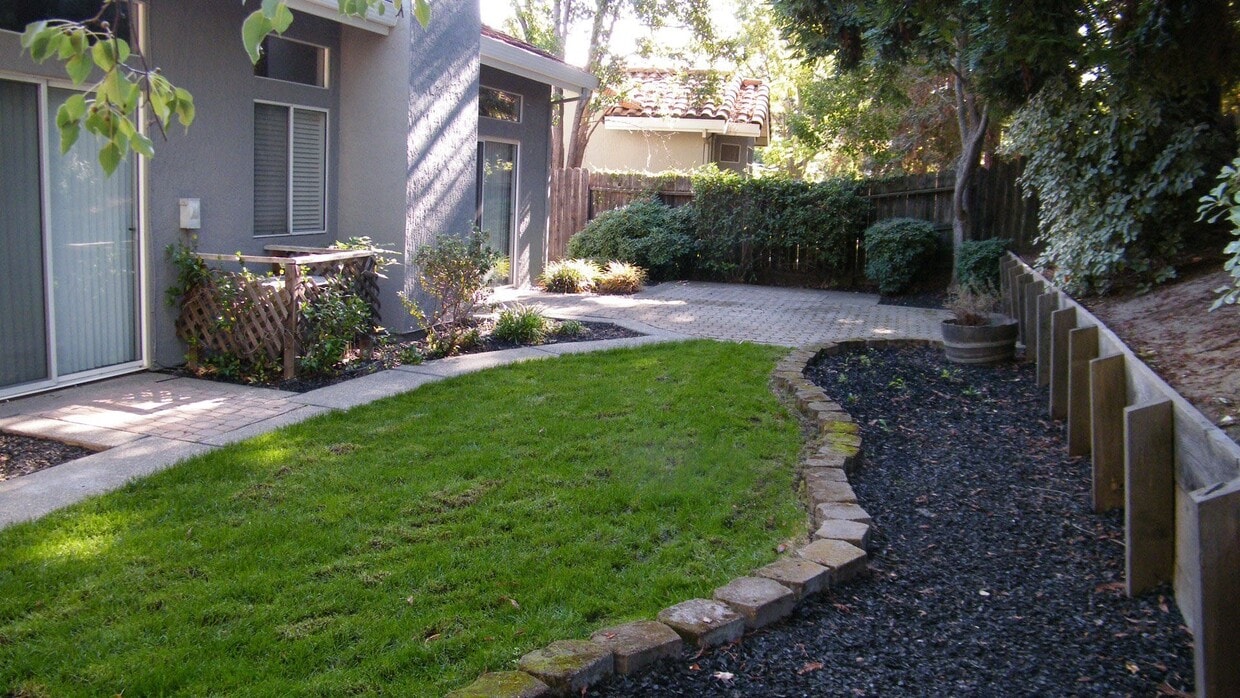 Building Photo - Refurbished 4 bedroom home on cul-de-sac 4 bedroom