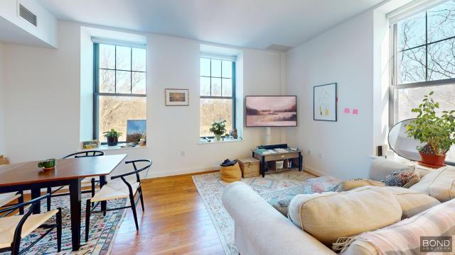 Foto del edificio - 3 bedroom in BROOKLYN NY 11226