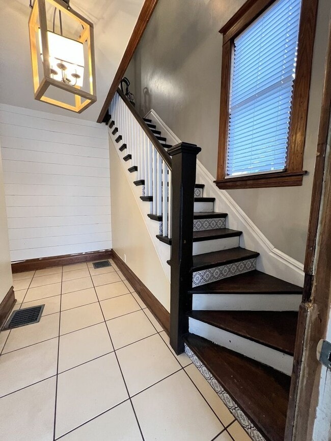 Building Photo - Charming, updated 3-bedroom, 2-bath home in the heart of Allegan