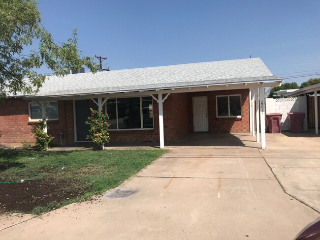 Building Photo - South Scottsdale Charmer! 4/br 3/ba with P...