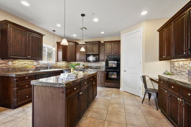 Foto del edificio - 3436 Laurashawn Ln