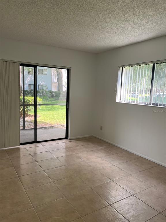 Foto del edificio - 3300 Fox Chase Cir