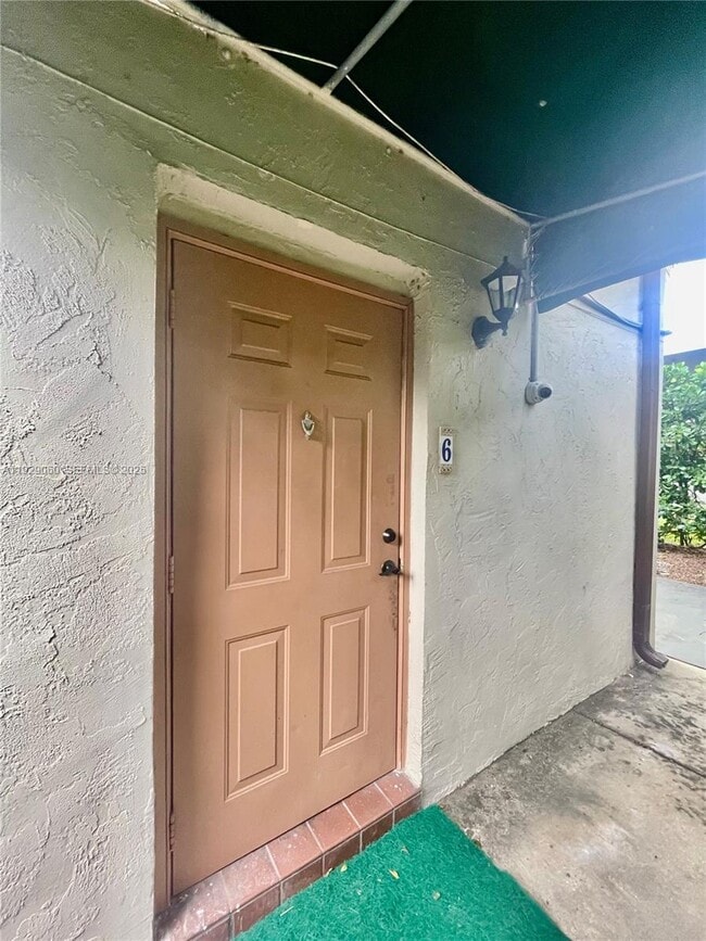 Foto del edificio - 2161 NE 42nd St