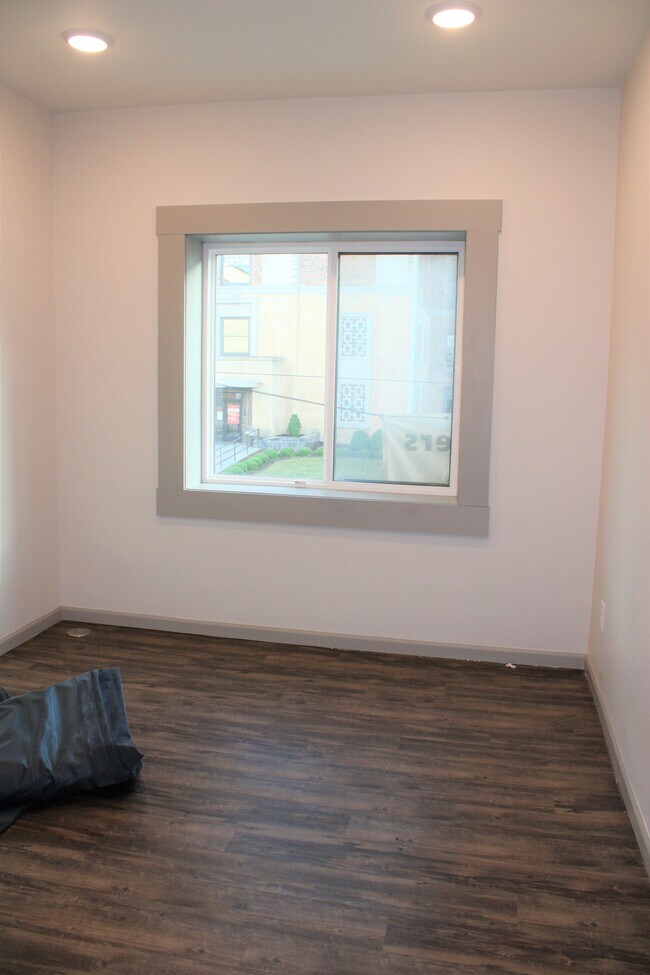 Building Photo - 1137 2nd St SW