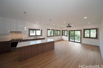 Building Photo - 2056 10th Ave