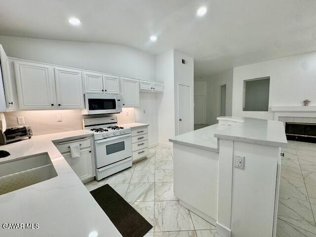 Foto del edificio - 44543 Overland Ave