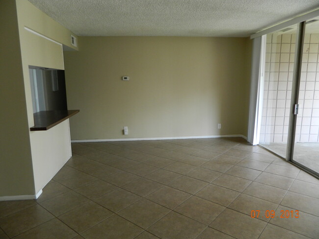 Building Photo - 6979 Palm Ct