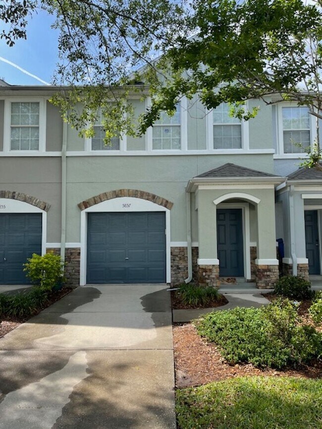 Building Photo - Stonefield Townhouse with Attached Garage!