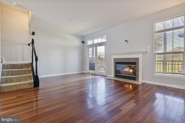 Foto del edificio - 1520 Long Dr Ct