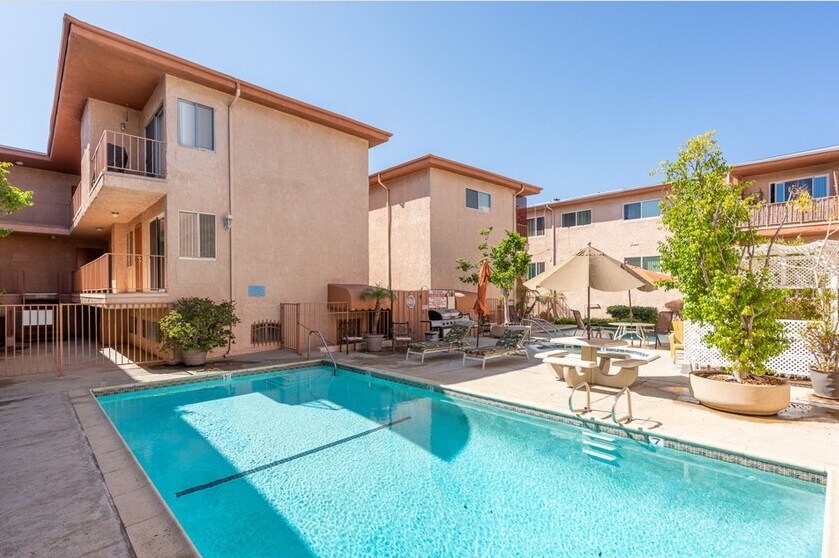 Mountain View Manor Apartments 2170021734 Septo St Chatsworth, CA