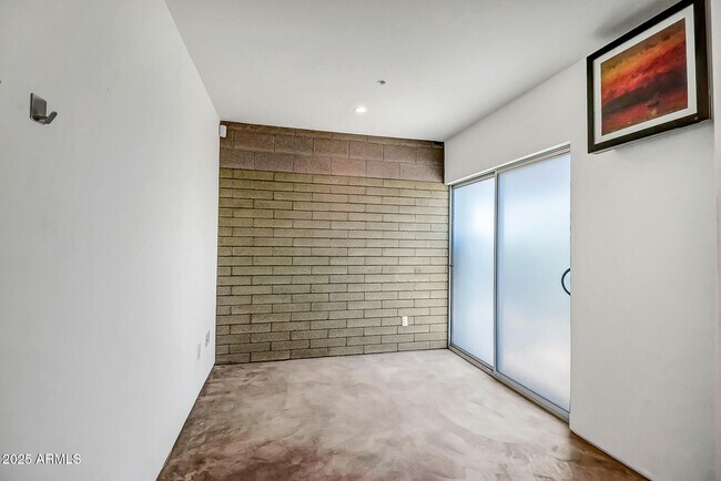 Foto del edificio - 1145 E Whitton Ave