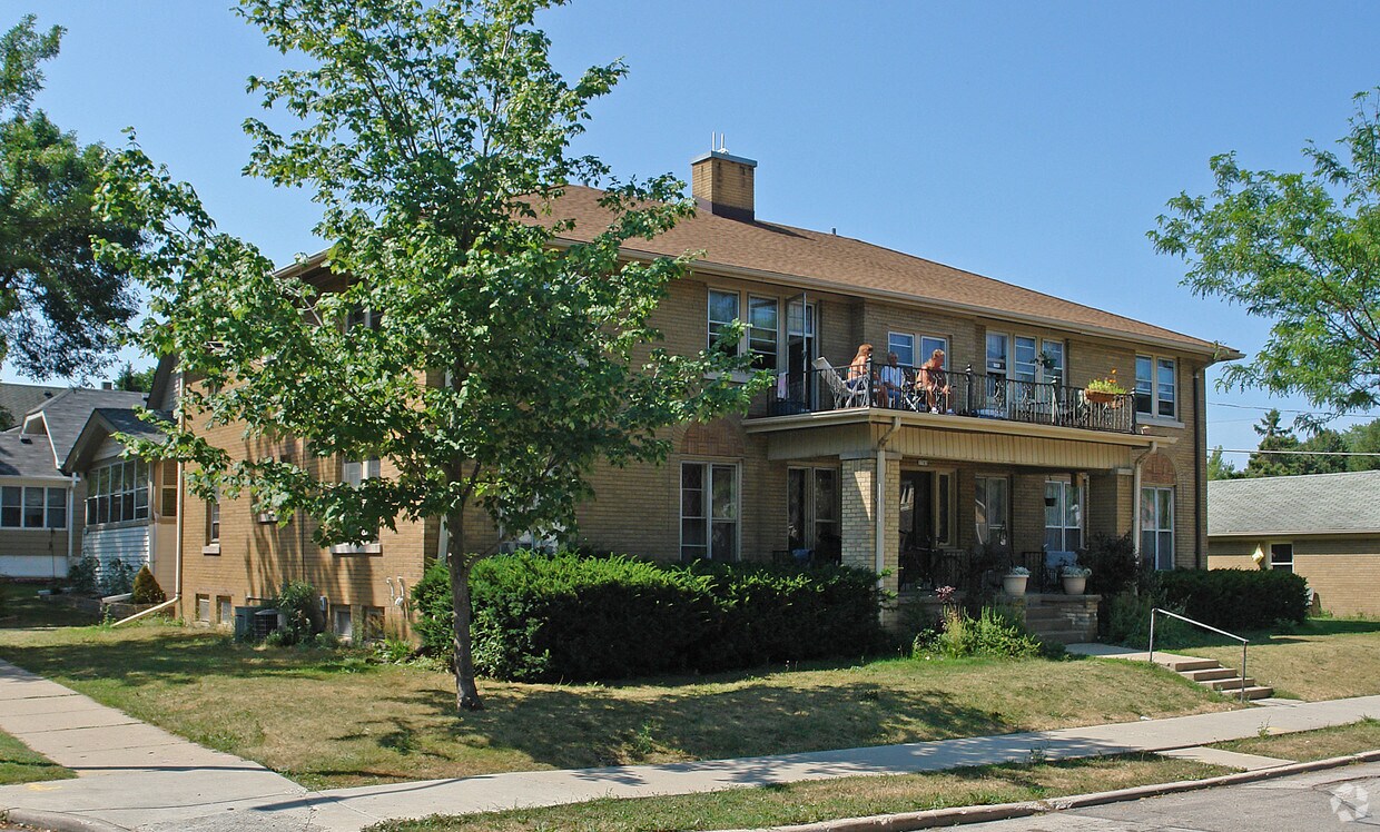 7705 W Rogers St, West Allis, WI 53219 Apartments in West Allis, WI