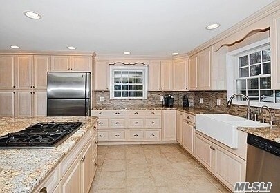 Building Photo - 7 Equine Ln