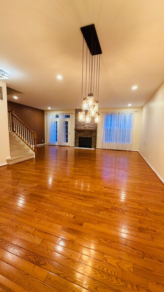 Comedor a sala de estar/chimenea - 21754 Cypress Valley Ter