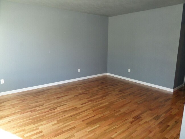 Foto del edificio - Super Cute & Updated 3 Bedroom House FOR R...