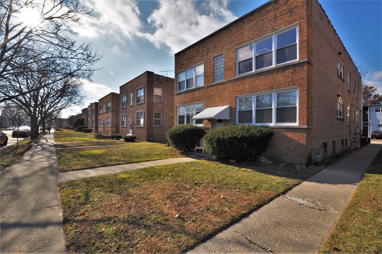 Primary Photo - 8922 Bronx Ave
